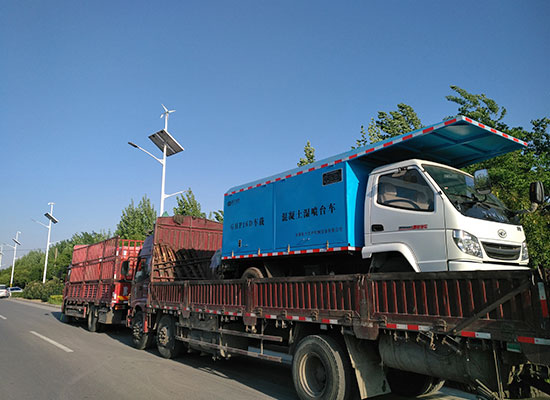 車載混凝土濕噴臺(tái)車、空壓機(jī)發(fā)貨現(xiàn)場