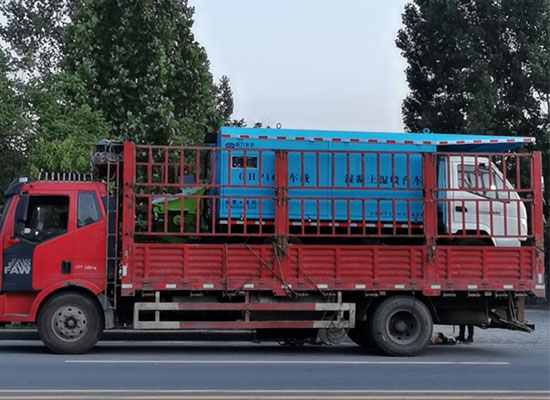 雄安車載混凝土濕噴臺(tái)車、空壓機(jī)發(fā)貨現(xiàn)場